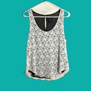 Aritzia Talula sleeveless lace front tank style blouse